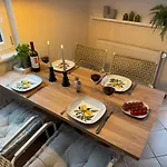 Ehnernviertel - Zentral, Ruhig, 3 Schlafzimmer, Wlan, Terrasse דירה